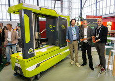 Boy de Nijs from Rider with Daniel Lev and Itamar Zisling from Metomotion, with the harvesting robot and the tomatoes that have been picked by the robot at Redstar in Tinte.