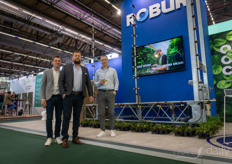 Joris Vermonden from Svensson visits Michiel Wisse and Jules van Esch from Robur.