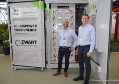 Marcel Stam and Stijn van Velzen of Zwart Techniek. The megabattery is standardly supplied with a Power Management System.