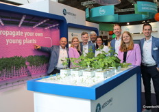 The team of Artechno is focusing this GreenTech on the role that vertical farming can fulfill for the propagation of starting material. Among other things, the cucumbers in the foreground have been propagated here.