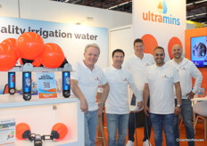 Eric van Velzen, Glenn Grootenboer, Robert de Hoo, Denny Leidsman, and Gergely Borckzi with Ultramins posed for a photo in between air frying.