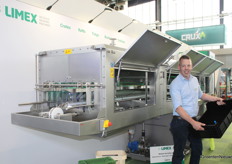 Joep Janssen of Limex at a special washing line for tulip crates. This machine also sprays the root balls out of the crates.